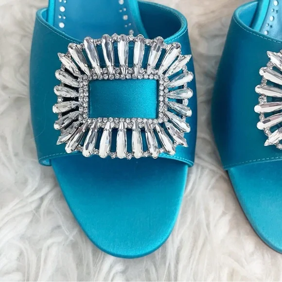 Manolo Blahnik Laalita 50 Embellished Buckle Satin Mule Sandal size 39 - Picture 3 of 12